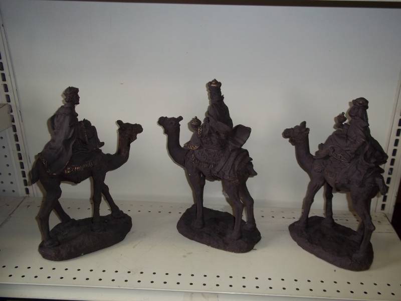lot 167 image: 3 wise men dcor