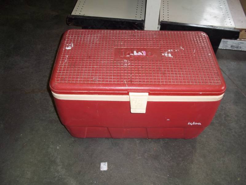 lot 196 image: Igloo cooler