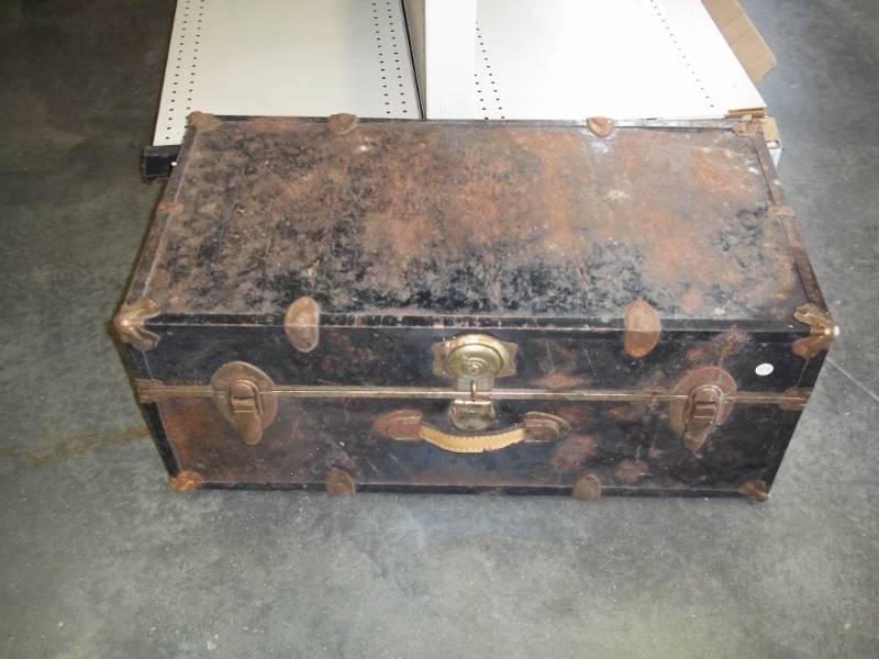 lot 197 image: Vintage Trunk