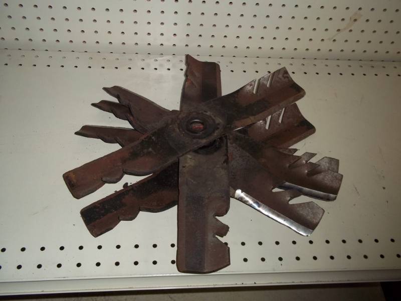 lot 204 image: Lot of 6 Gator # 396770 Mulching Lawn Mower Blades