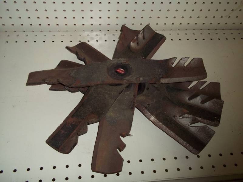 lot 205 image: Lot of 6 Gator # 396770 Mulching Lawn Mower Blades