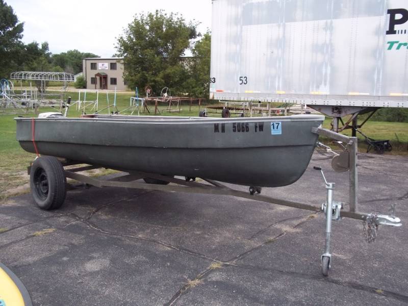 lot 1 image: 1960 Green Boat, 14 MN # MN 5066FW, Hull ID NONE, Serial Number NONE, Make Unknown, Model 14,  with 1965 9.5 Johnson consignor states runs needs recoil rope fixed, Homemade trailer, Year none, vin#, None,Reg #  MN # AAHM 439.