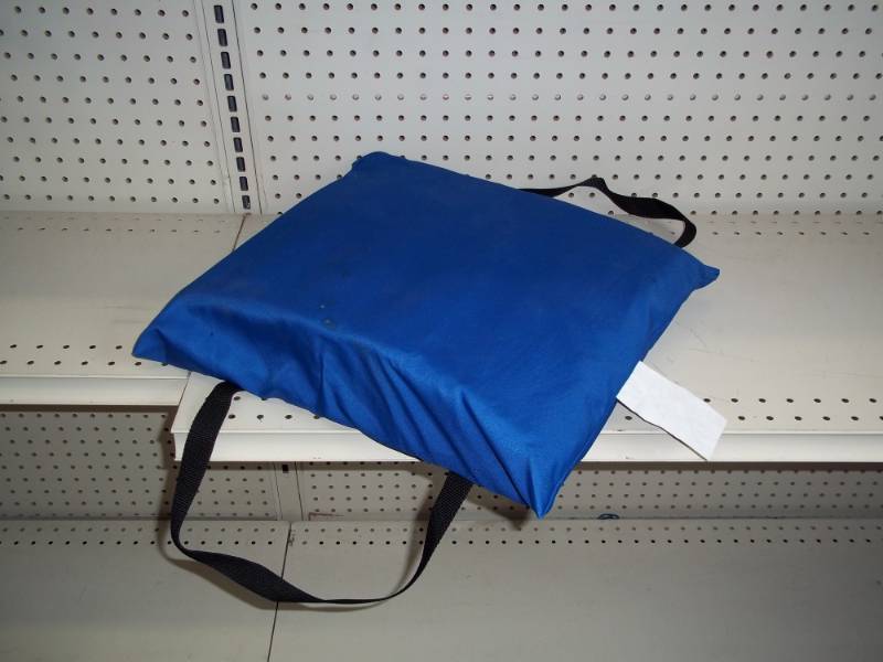lot 210 image: Throwable Life Preserver