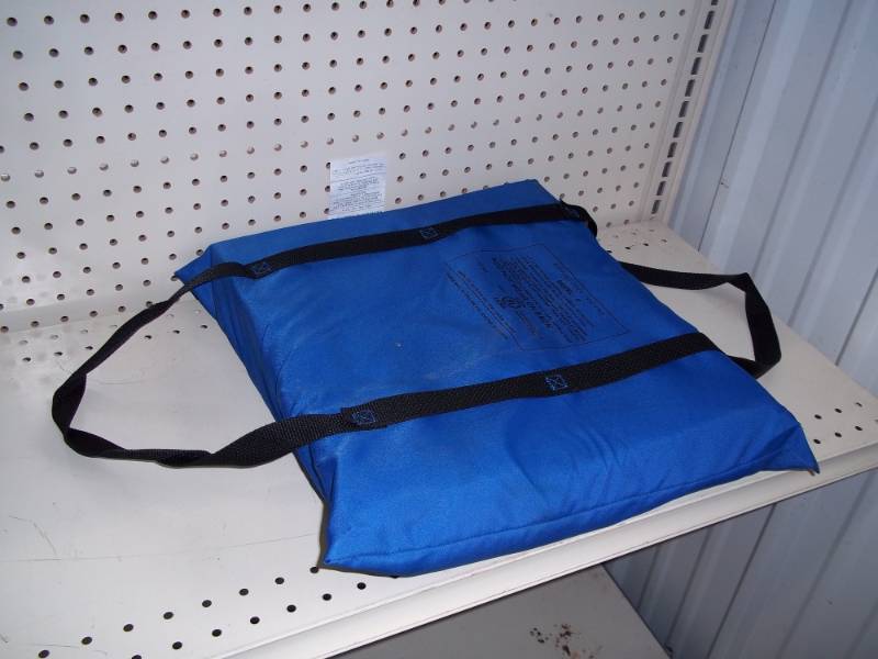lot 211 image: Throwable Life Preserver