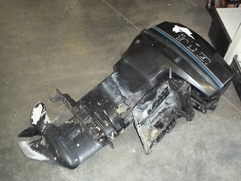 lot 234 image: 1993 Tracker 40 HP outboard motor, condition unknown