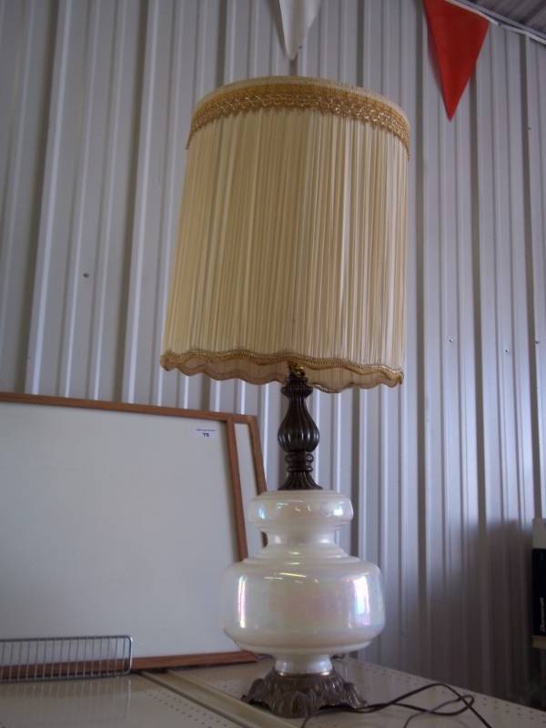 lot 251 image: Vintage Table Lamp