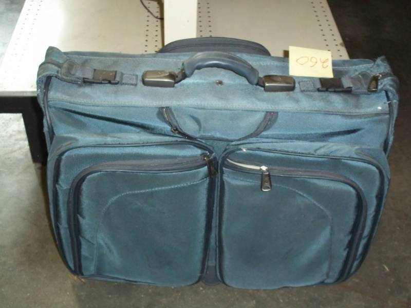 lot 260 image: Suitcase with wheels