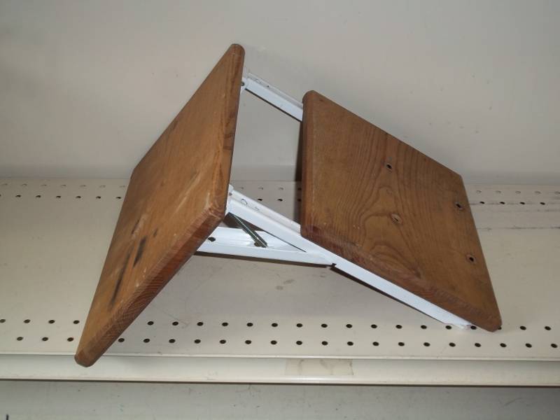 lot 261 image: Folding shelf