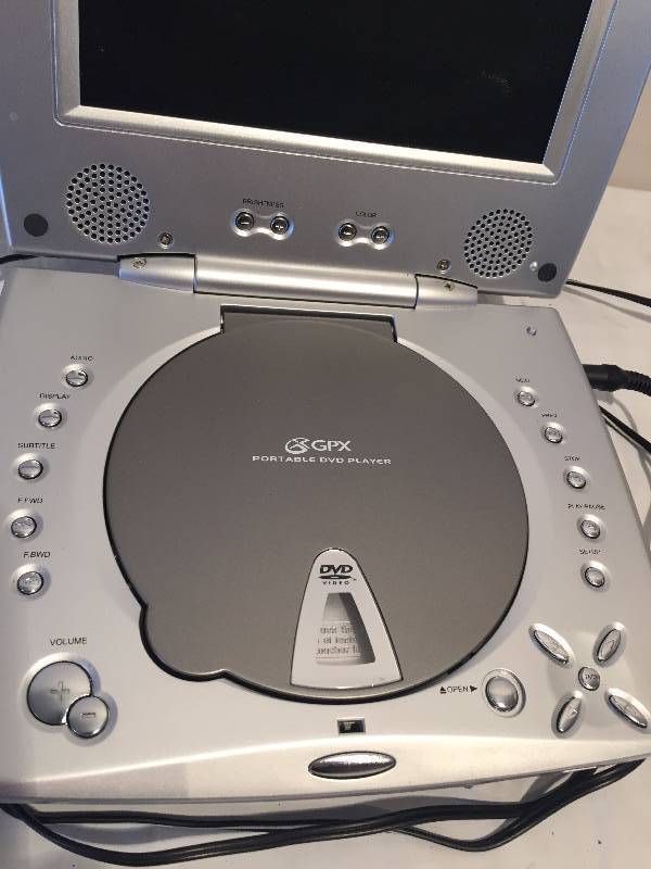 PORTABLE DVD PLAYER