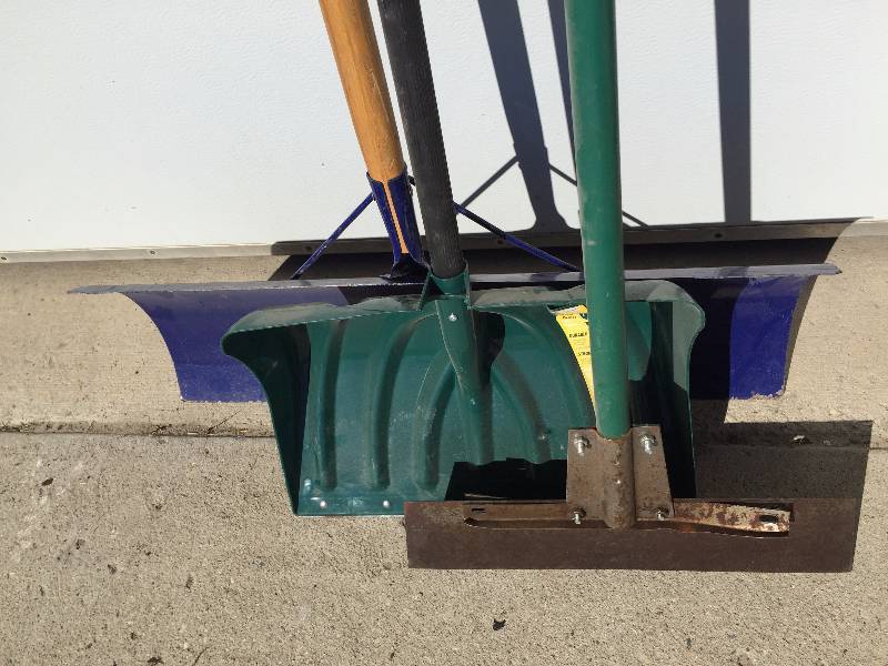 SNOW SHOVELSICE SCRAPER