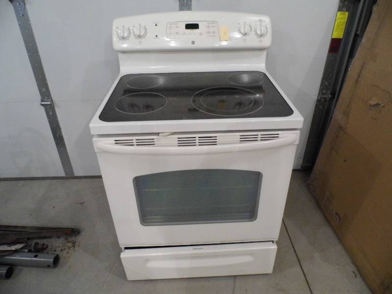 GE Glass Top Stove