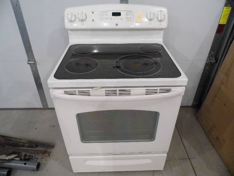GE Glass Top Stove