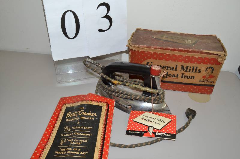 lot 3 image: Collectable Steam iron