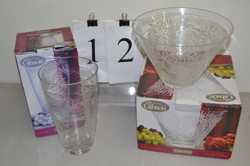 lot 12 image: Gibson glass