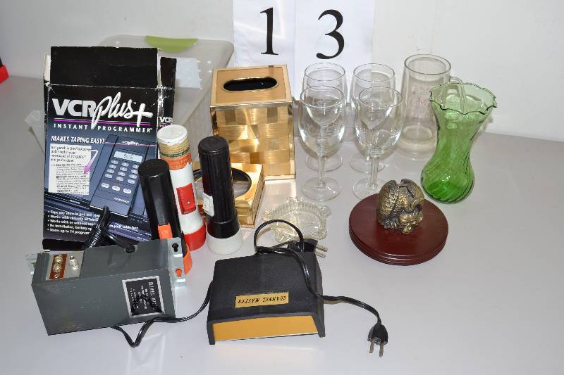 lot 13 image: Household items