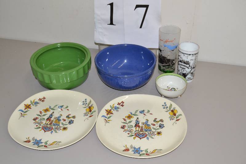 lot 17 image: Vintage household items