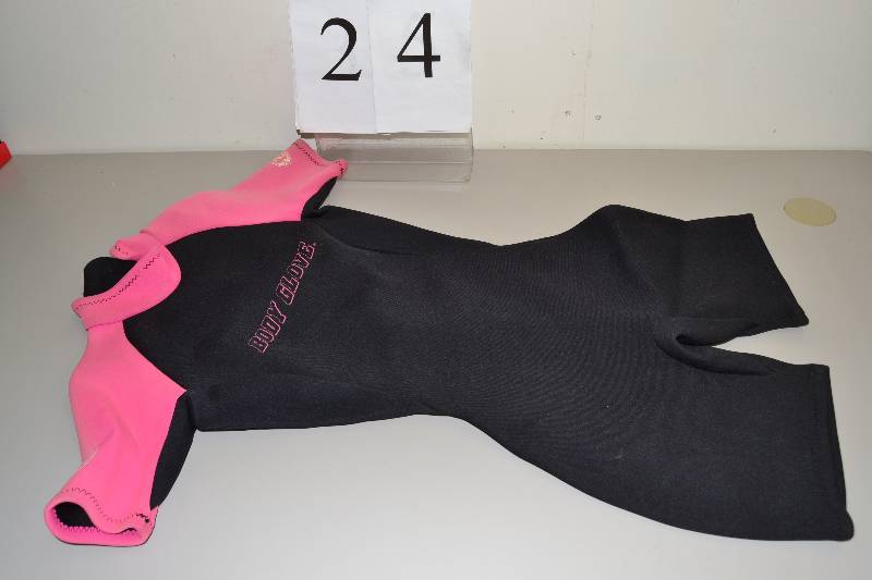 lot 24 image: Body Glove wetsuit