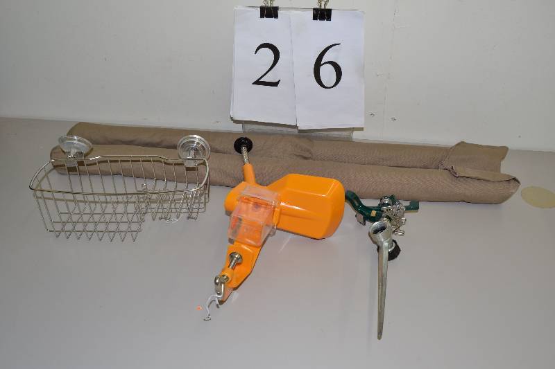 lot 26 image: Household items