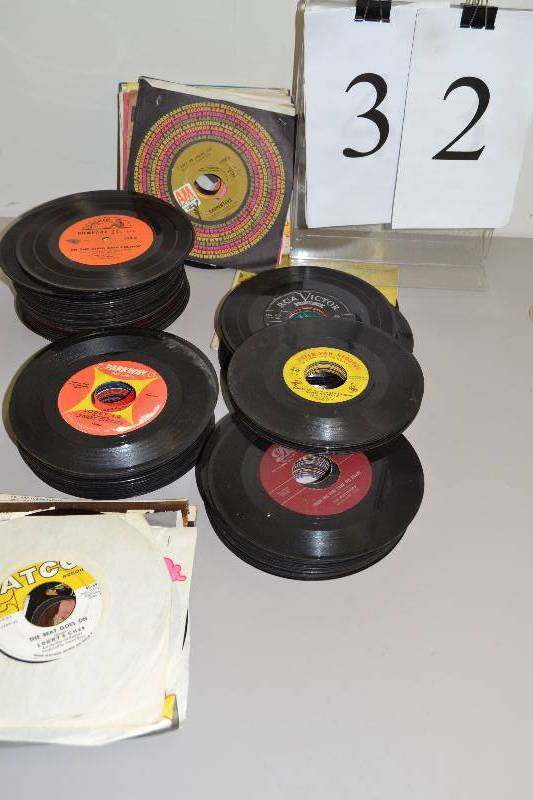 lot 32 image: 45 rpm records
