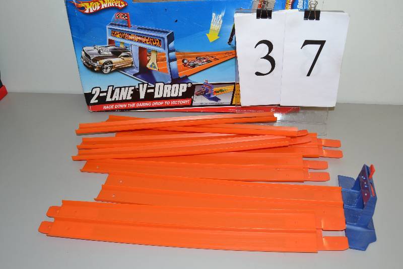 lot 37 image: Hot Wheels track
