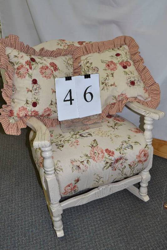 lot 46 image: Rocking Chair