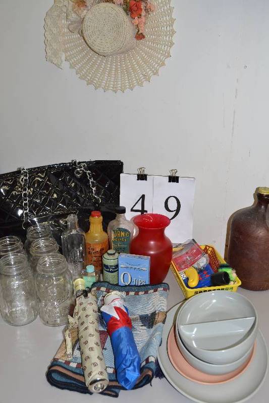 lot 49 image: Household items