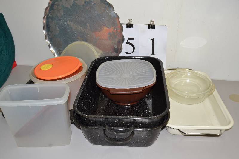 lot 51 image: roasting pans