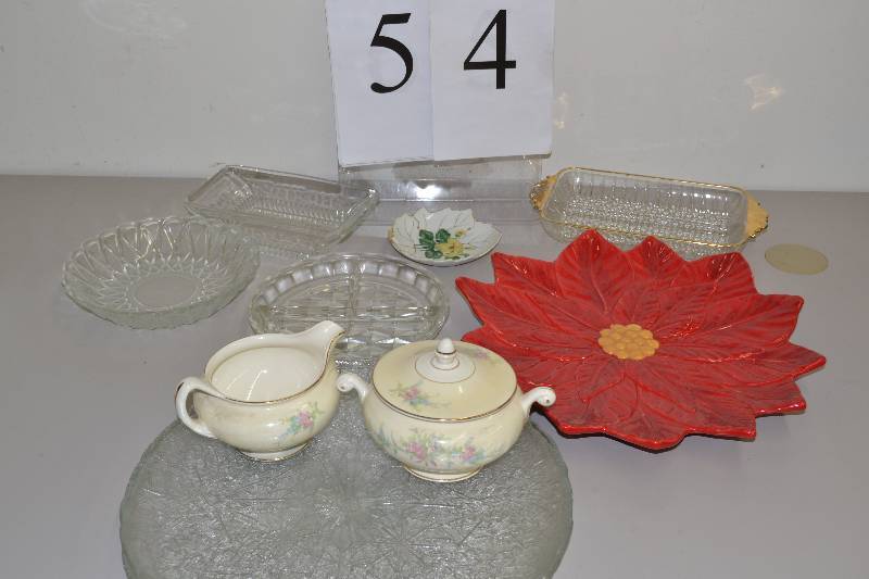 lot 54 image: Vintage household items