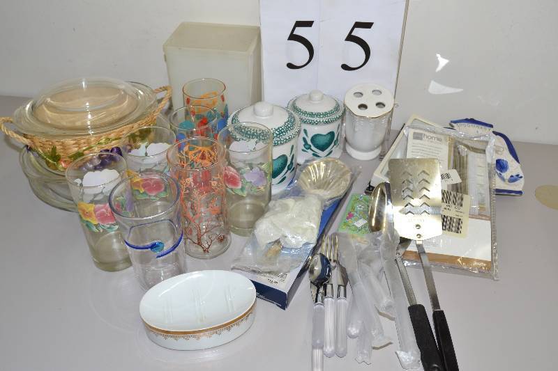 lot 55 image: Household items