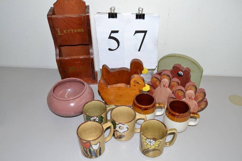 lot 57 image: Household items