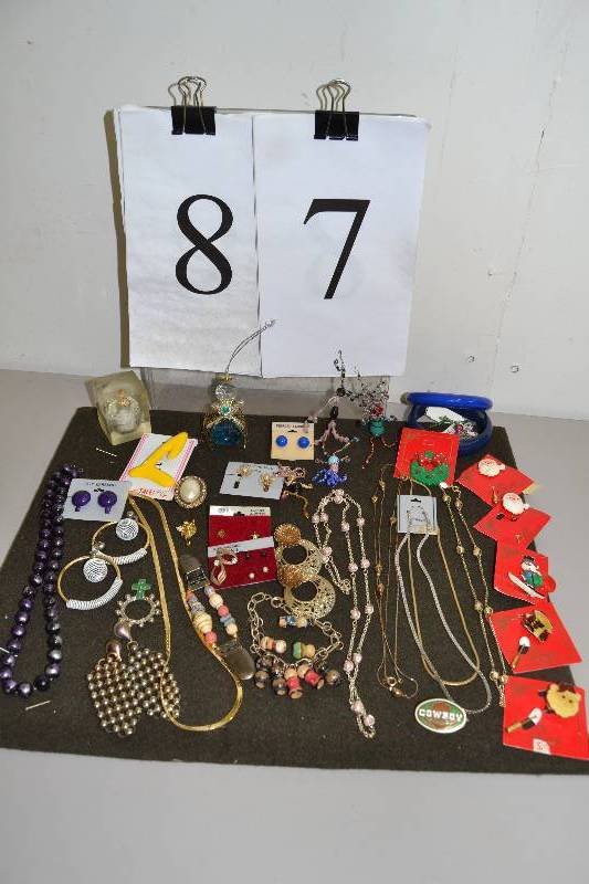 lot 87 image: vintage and costume jewelry
