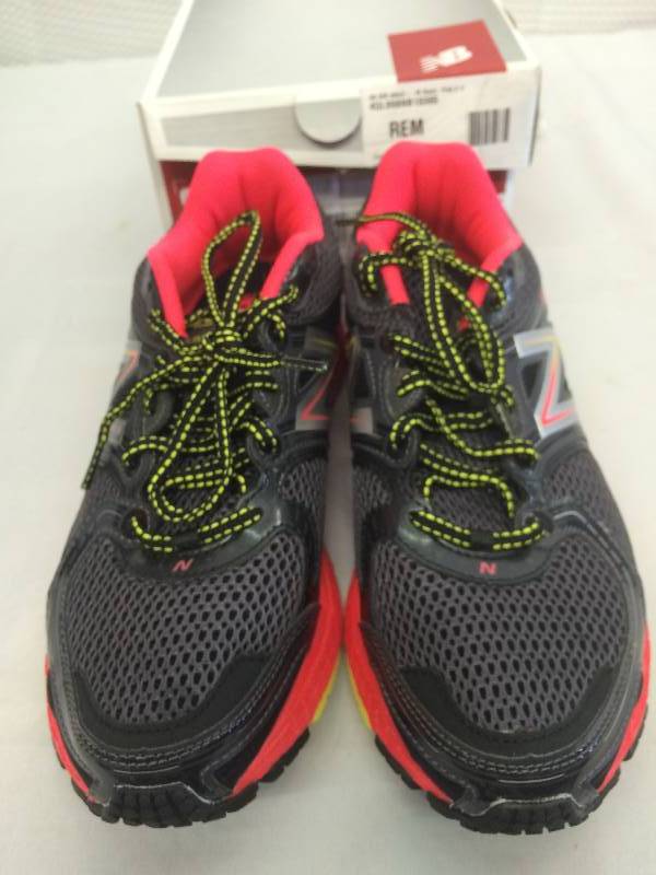 New Balance Womens 680v2 Running Shoe - Medium  8.5