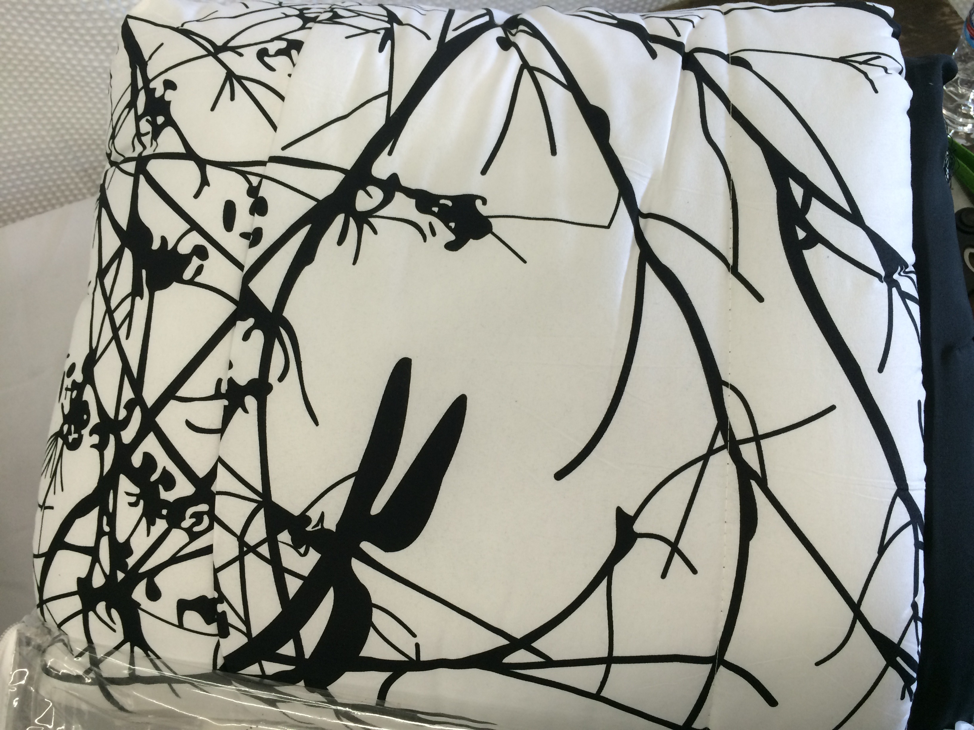 alcove Briar Comforter Set  Free Sheet Set Twin
