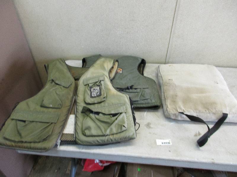 2 stearns lifejackets