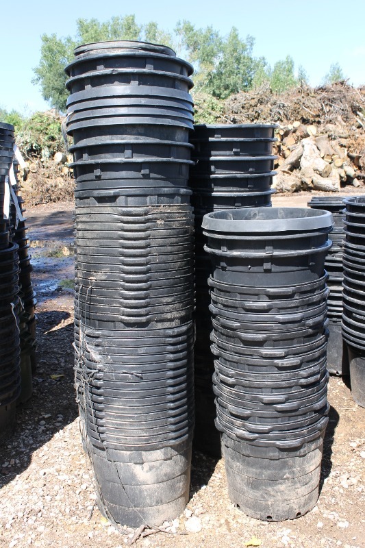 lot 37 image: 20 Gallon Containers