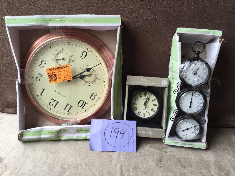 Lot of Clocks