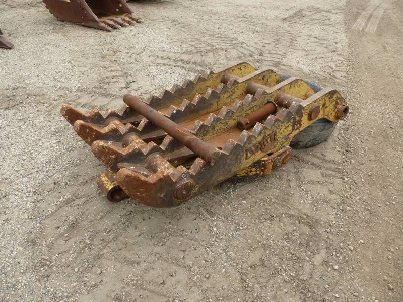 Caterpillar 330 Excavator Thumb