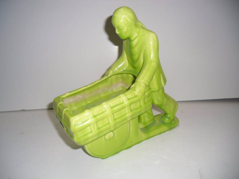 lot 18 image: Colorful Vintage Decor