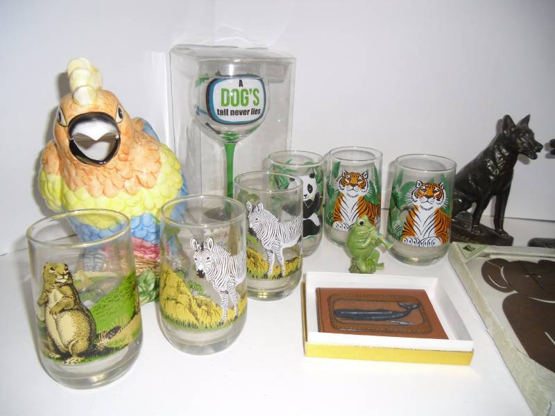 lot 26 image: Animal Lovers Dogs, Parrot Pitcher, Endangered Animal Drinking Glasses, Dolphin Wallet & Teddy Bear
