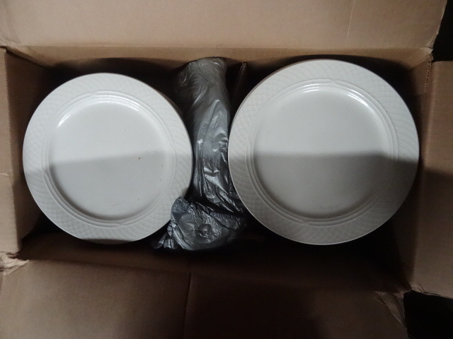 lot 35 image: Homer Laughlin Plates