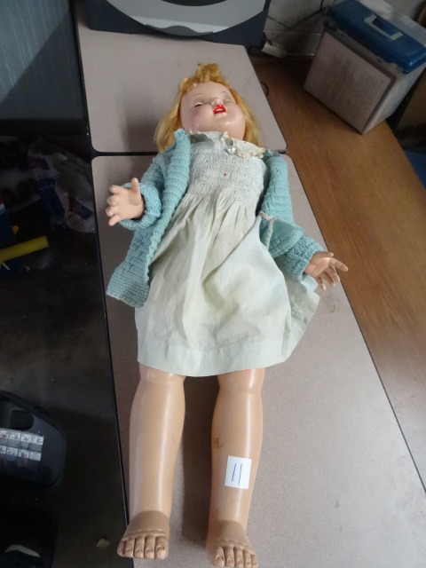 lot 11 image: Vintage doll