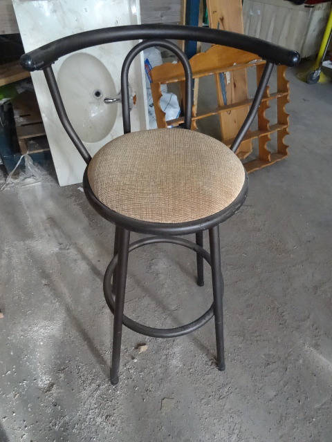 lot 27 image: Stool