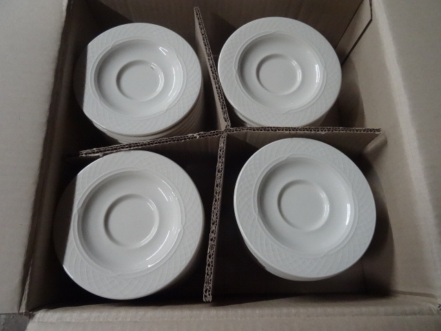 lot 29 image: Homer Laughlin Saucers