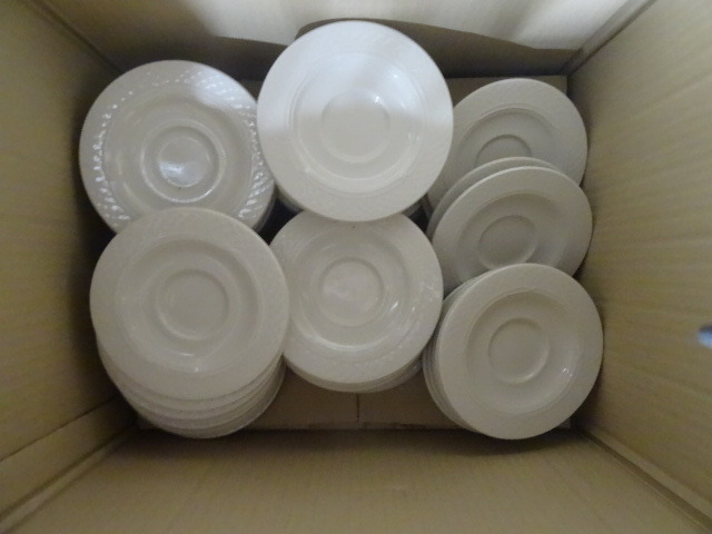 lot 33 image: Homer Laughlin Saucers