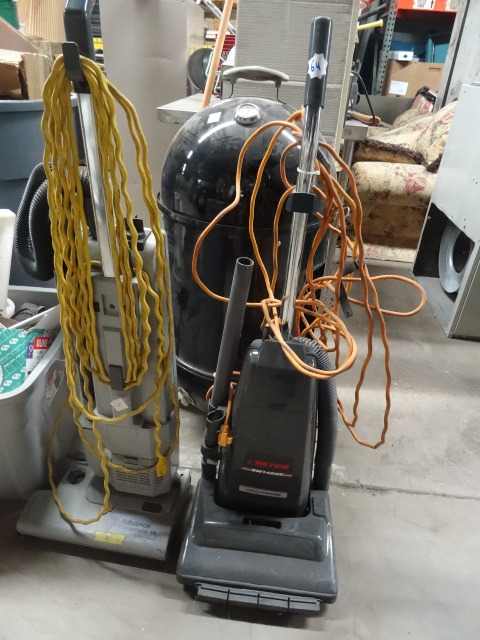 lot 64 image: Vacuums