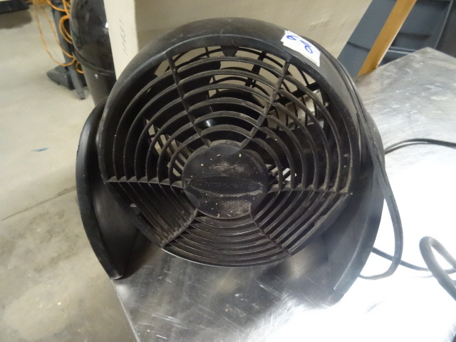 lot 68 image: Fan