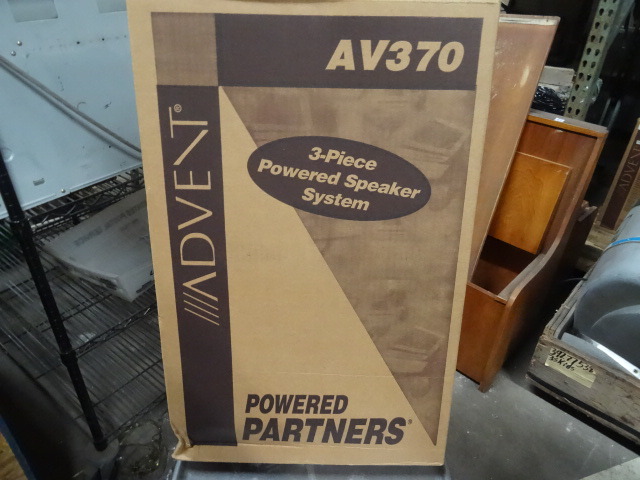 lot 87 image: Advent speakers