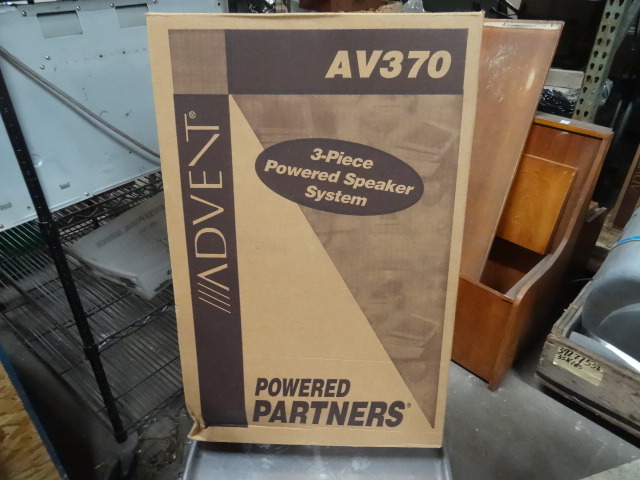 lot 92 image: Advent speakers