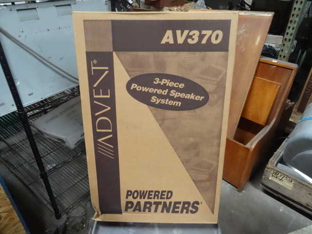 lot 93 image: Advent speakers