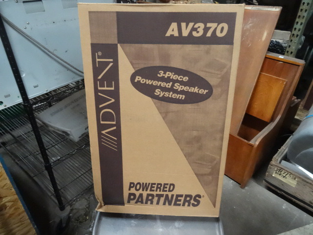 lot 94 image: Advent speakers